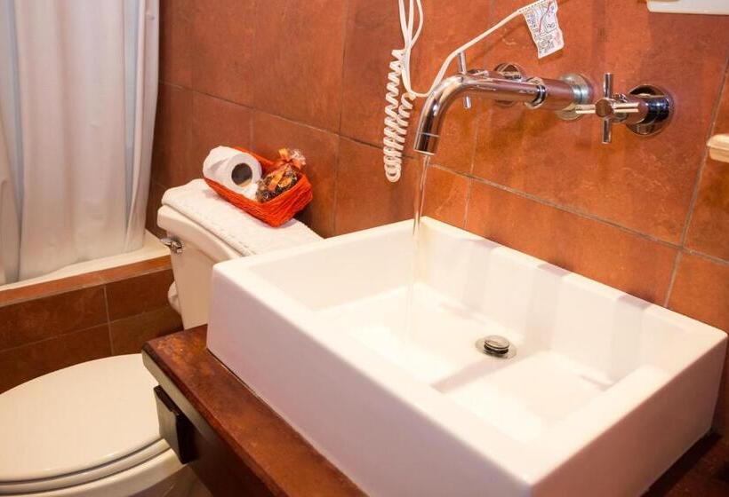 اتاق استاندارد سه نفره, Calle Angosta