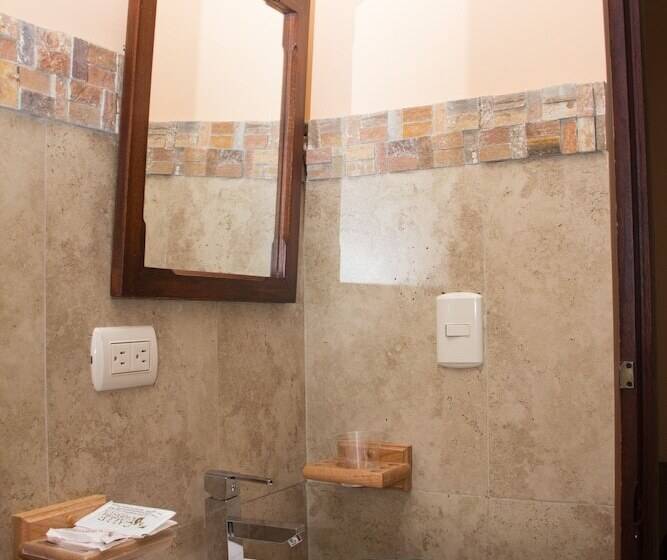 اتاق استاندارد سه نفره, Calle Angosta