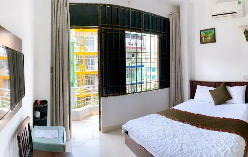 اتاق استاندارد, Phong Luu