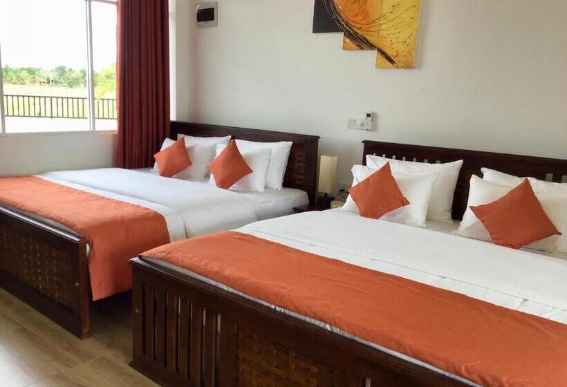 Семейный Номер, Avonil Resort Yala