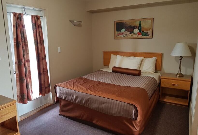 غرفه قياسيه سريرين مزدوجين, Avalon Inn