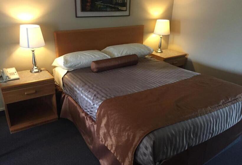 标准间, Avalon Inn