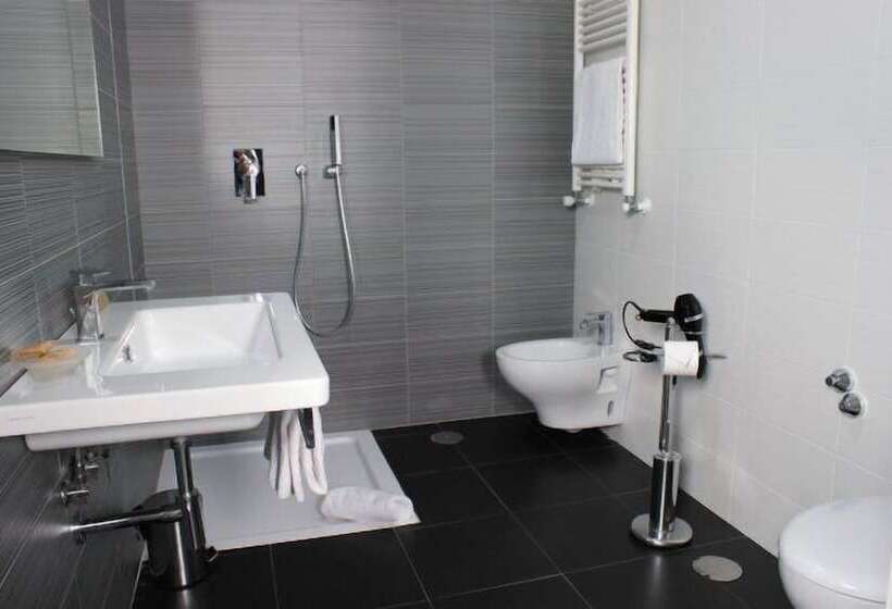 חדר סטנדרט, Leopardi