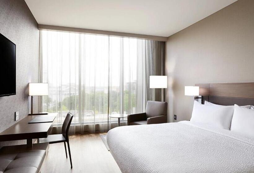 带大床的标准间, Ac Hotel By Marriott Madison Downtown