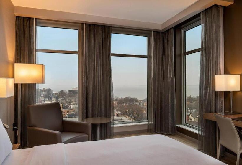 带大床的标准间, Ac Hotel By Marriott Madison Downtown