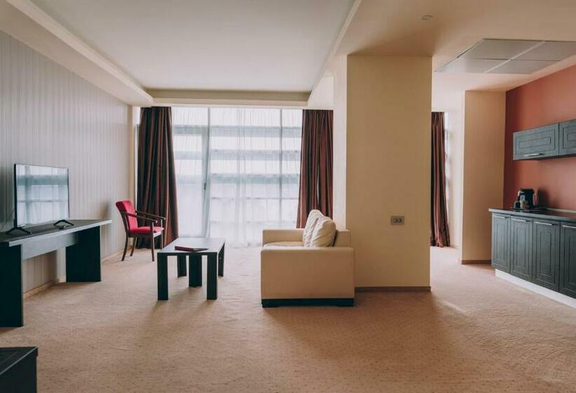 سوییت لوکس, Ramada By Wyndham Constanta