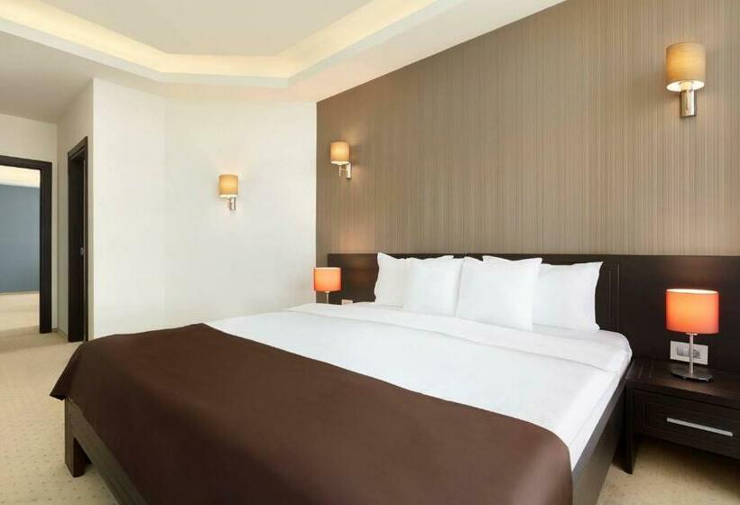 سوئیت با تخت بزرگ, Ramada By Wyndham Constanta