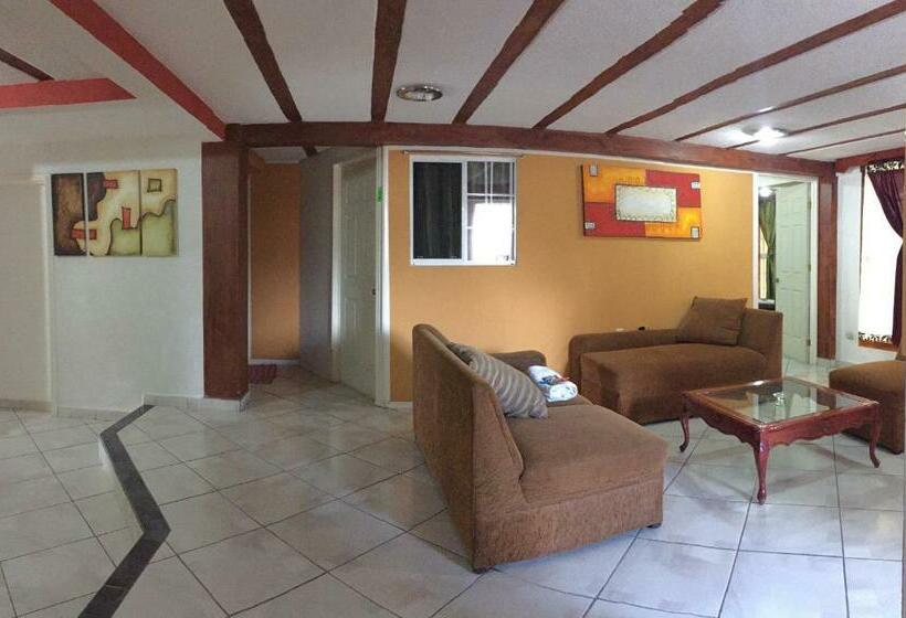 سرير فى غرفة مشتركه, & Suites Cerro Roj0