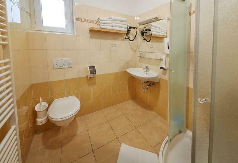 اتاق استاندارد سه نفره, Rute Hotel And Apartments