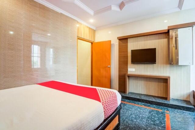 舒适三人间, Tejasri Residency