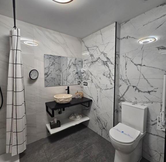 اتاق استاندارد برای معلولان, Hostal Luxury Nit I Dia