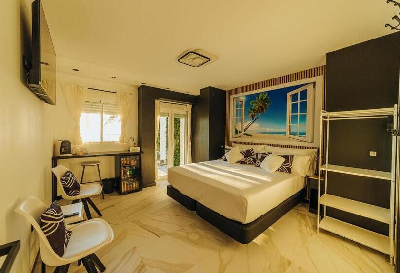 اتاق لوکس با چشم‌انداز دریا, Hostal Luxury Nit I Dia