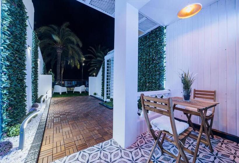 اتاق لوکس با چشم‌انداز دریا, Hostal Luxury Nit I Dia