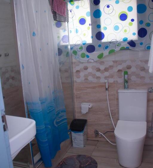 غرفة إقتصادية, Platina House