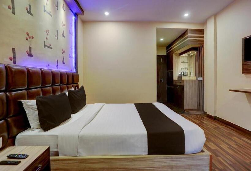 اتاق لوکس سه تخته, Queens Resort