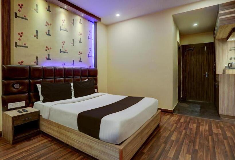 اتاق کلاسیک سه تخته, Queens Resort