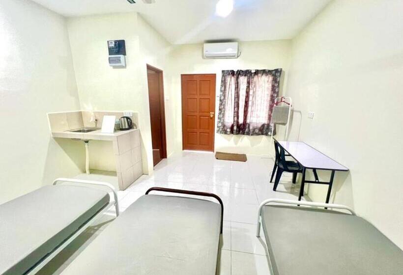Номер Стандарт Трехместный, Motel Pekan Bandar Diraja