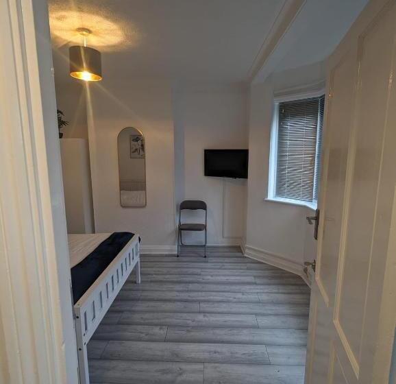 Номер Deluxe, The Manor Guest House In Wembley