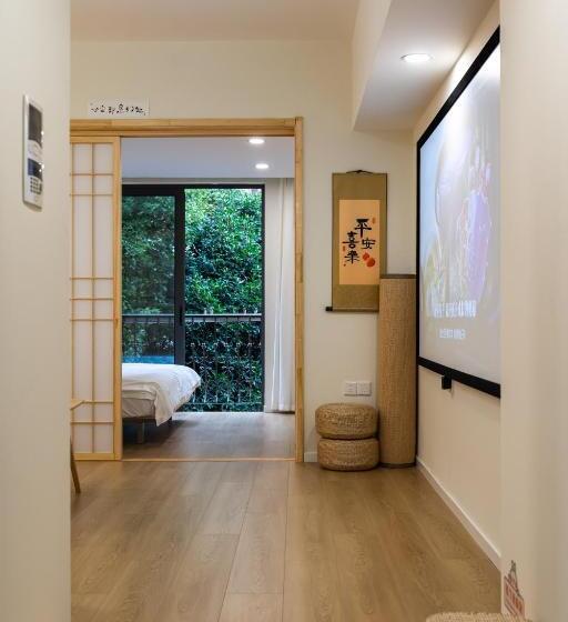 스탠다드 스튜디오, Cloud Expo Apartment