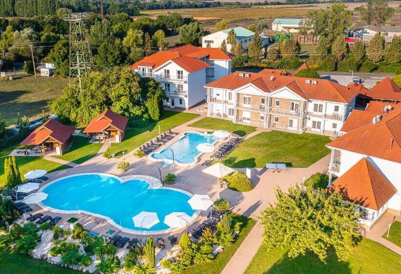 آپارتمان 1 خوابه همکف, Aranyszarvas Panzió, étterem és Grillterasz