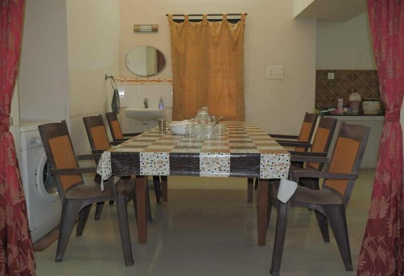חדר סטנדרט עם מרפסת, Dr Pa Pondy   A Luxury Home Stay