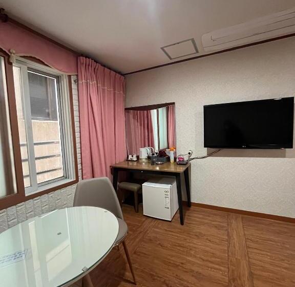 اتاق استاندارد, Oreum Motel