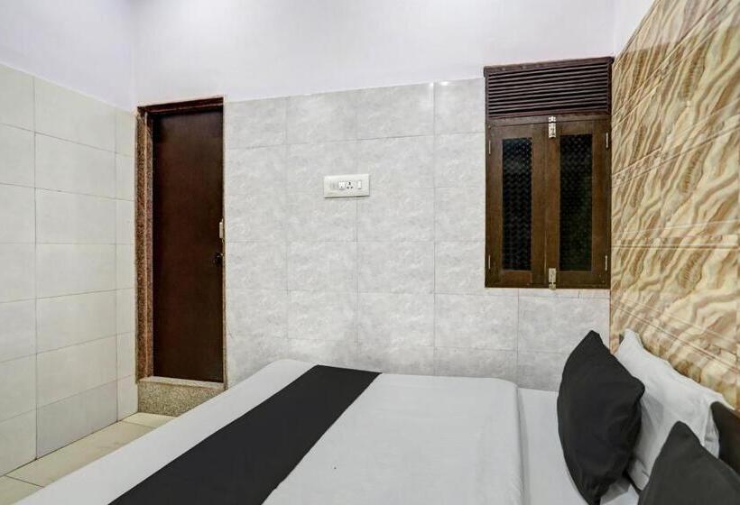 اتاق کلاسیک سه تخته, Oyo Hotel Girdhar
