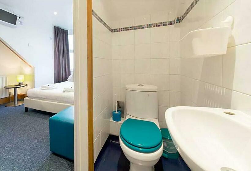 Четырехместный Номер Стандарт, Town Lodge