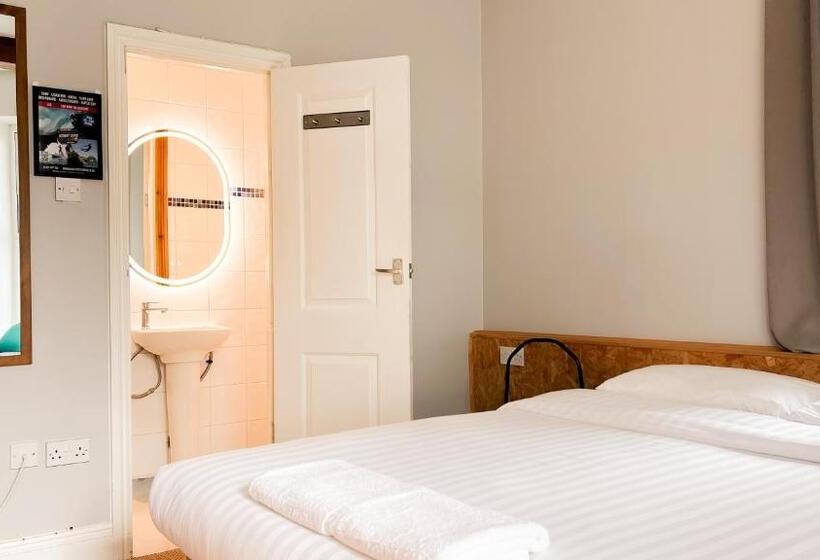 Семейный Номер, Town Lodge