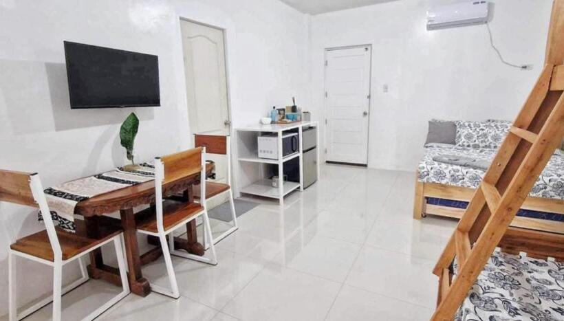 استودیو خانوادگی, Ina Rose Apartment And Transient