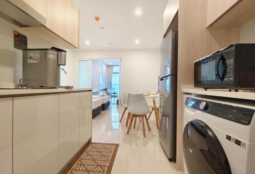 Люкс Вид на Море, Just Chillin Pool & Seaview Suites
