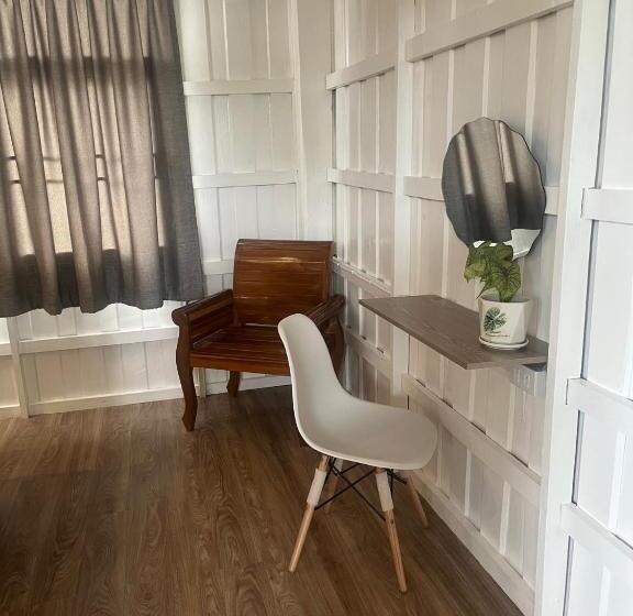 Номер Стандарт, At Home Phetchaboon