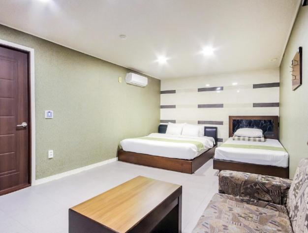 اتاق استاندارد, Opera Motel