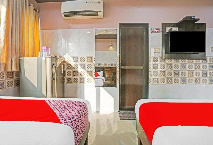 اتاق کلاسیک سه تخته, Oyo Flagship Hotel Pakeeza