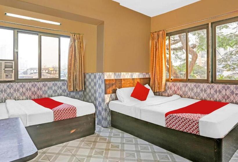 اتاق کلاسیک سه تخته, Oyo Flagship Hotel Pakeeza