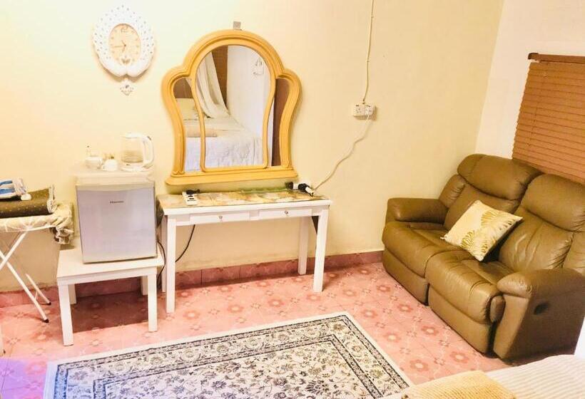 اتاق خانوادگی, Dar Yasmine Motel