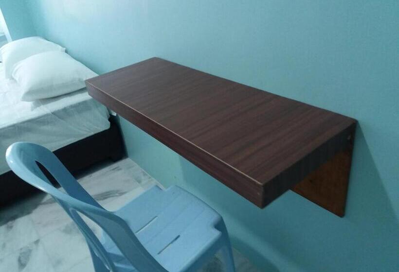 اتاق استاندارد سه نفره, Js Homestay Air Putih