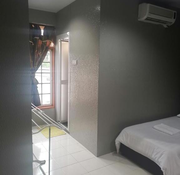 اتاق سوپریور سه تخته, Riverbank Dungun Guesthouse & Cafe