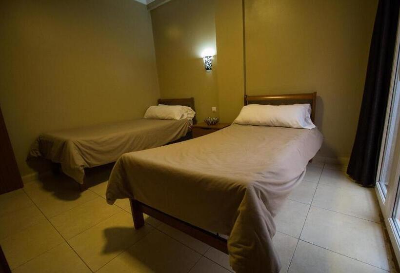 بانگلوی استاندارد, Complexe Touristique Bouzour