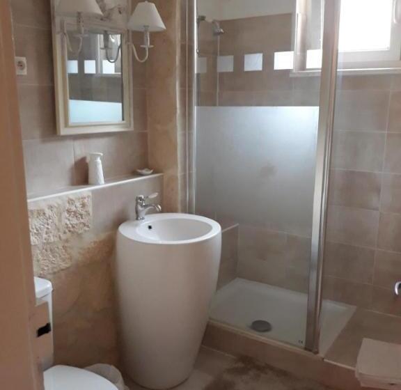Апартаменты 1 Спальня с Балконом, Hôtel Saint Louis Chambres Et Appartement