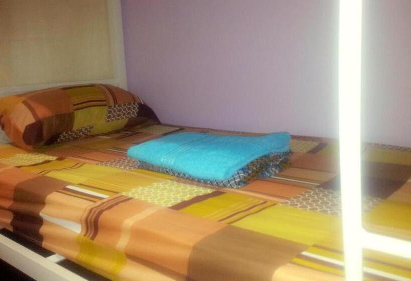 سرير فى غرفة مشتركه, Little India Heritage Villa