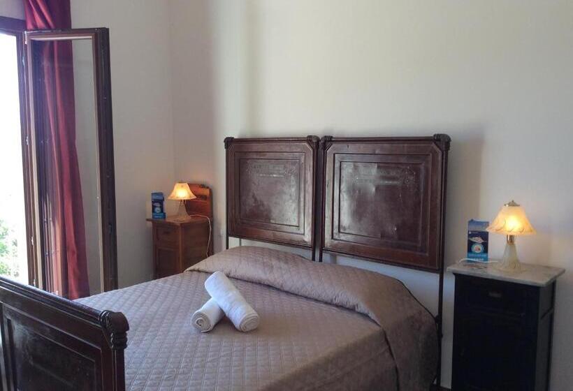 اتاق استاندارد چهارنفره با بالکن, B&b Siciliantica