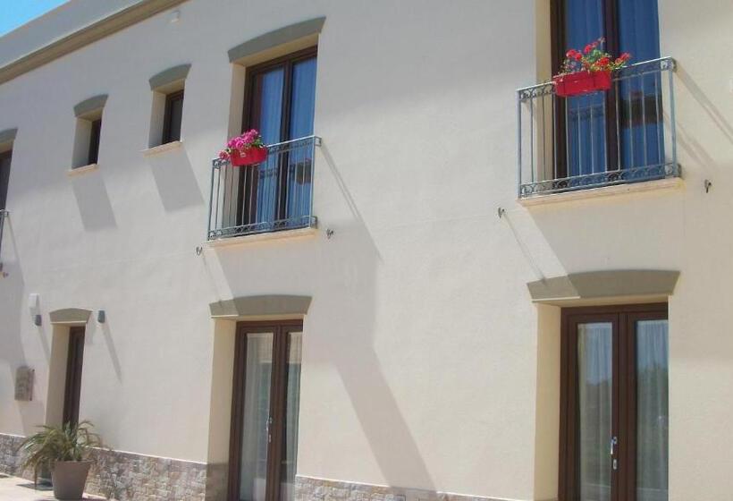 اتاق استاندارد چهارنفره با بالکن, B&b Siciliantica