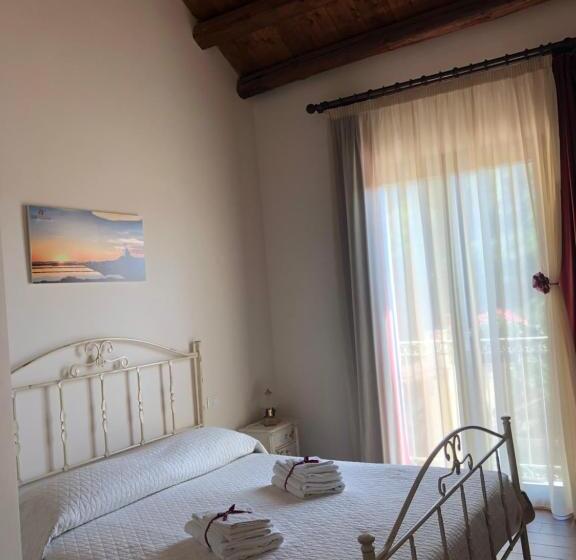 اتاق استاندارد سه تخته با بالکن, B&b Siciliantica