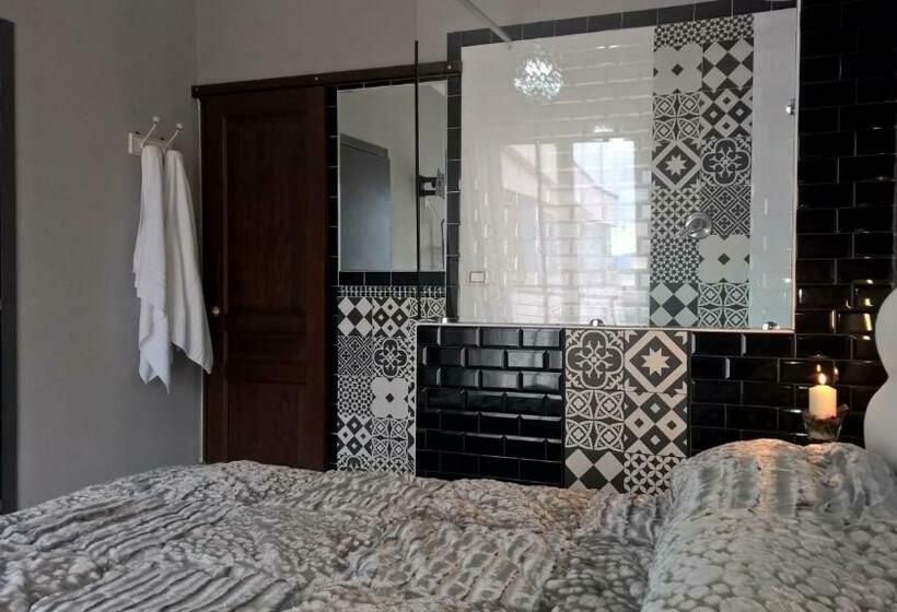 اتاق لوکس با بالکن, Pompei Boutique Inn