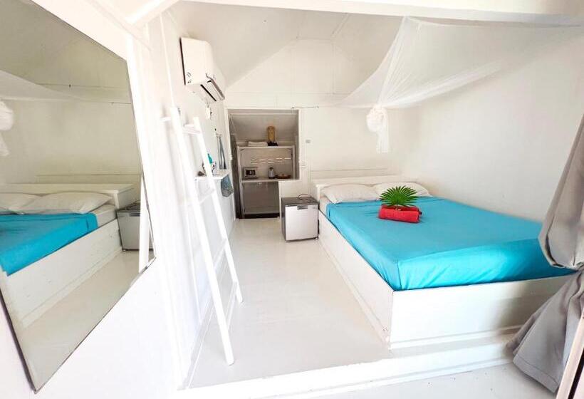 بانگلوی استاندارد, Sea Love Beach Bar & Bungalows