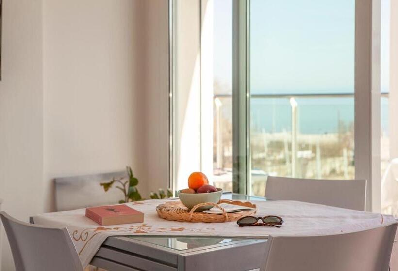 ペントハウス２ベッドルームアパート, Residence Sunrise Cesenatico
