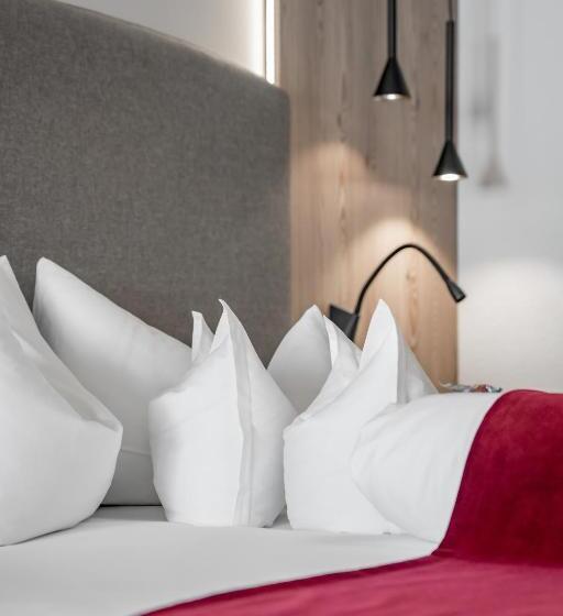 غرفة سوبيريور مزودة بشرفة, Burghotel Alpenglühn