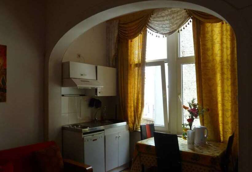 استودیوی استاندارد, Residenza Galatea