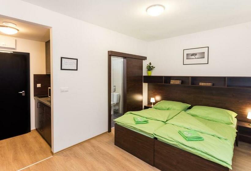استودیوی استاندارد, Barok Hotel And Apartments